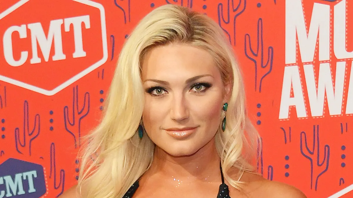 Brooke Hogan in Bathing Suit Has "Big Swimsuit Energy" — Celebwell
