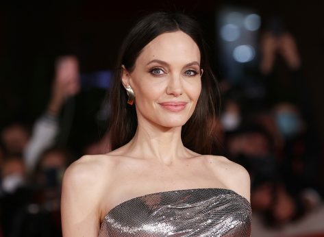 7 Flat-Belly Tricks From Angelina Jolie