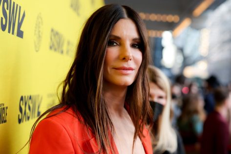 7 Ways Sandra Bullock Makes 58 Look Like 38