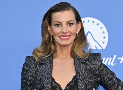 Faith Hill in Bathing Suit Gets “Mother’s Day” Wishes From Daughter