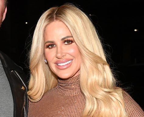 Kim Zolciak-Biermann in Bathing Suit is “Getting Summer Ready”