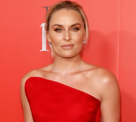 Lindsey Vonn in Bathing Suit Has "Family Time"