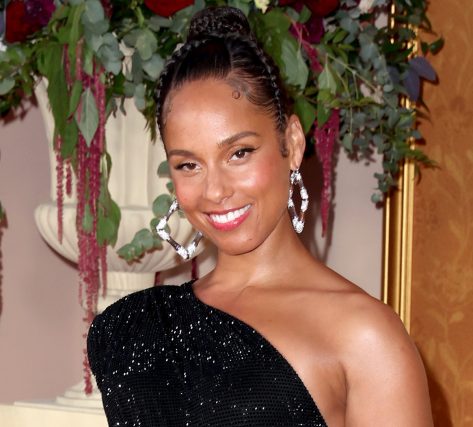 Alicia Keys in Bathing Suit Says "Welcome to the Summer of Soul" 