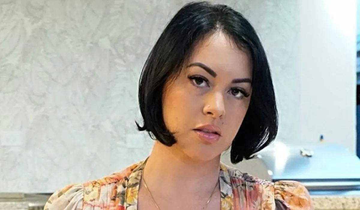 Imaray Ulloa in Bathing Suit Asks “Which Photo Do You Like Best