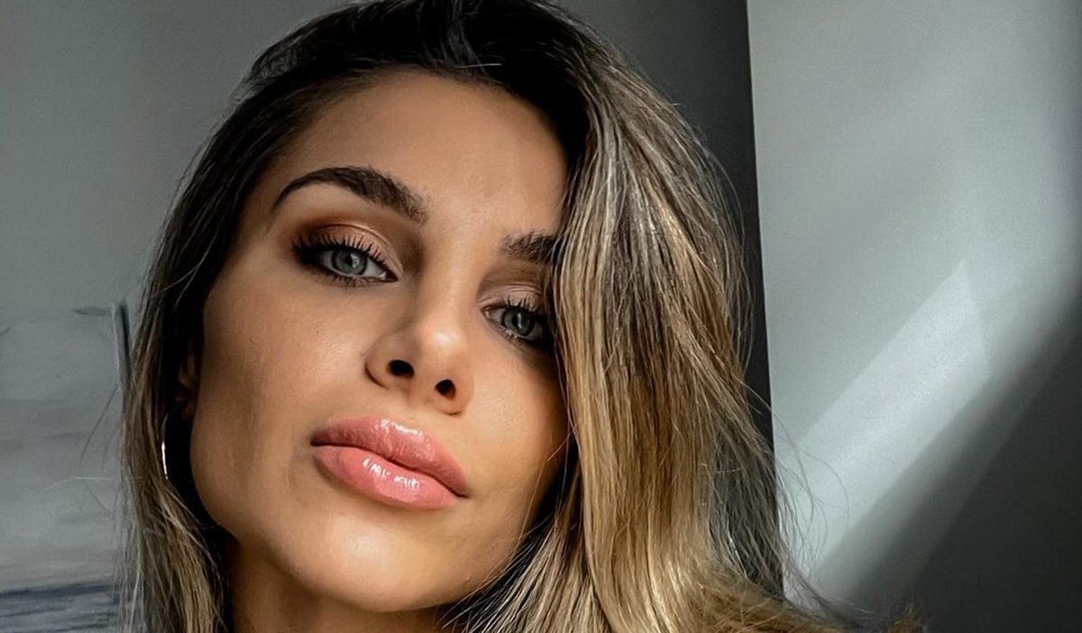 Ivana Icardi in Bathing Suit is a "Lucky Woman in Paradise" — Celebwell