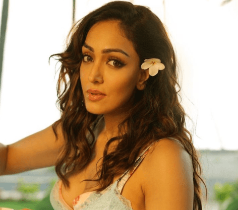 Khushali Kumar in Bathing Suit is "Sunkissed"