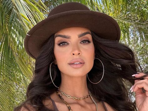Klaudia El Dursi in Bathing Suit Says “Colombia, Thank You”