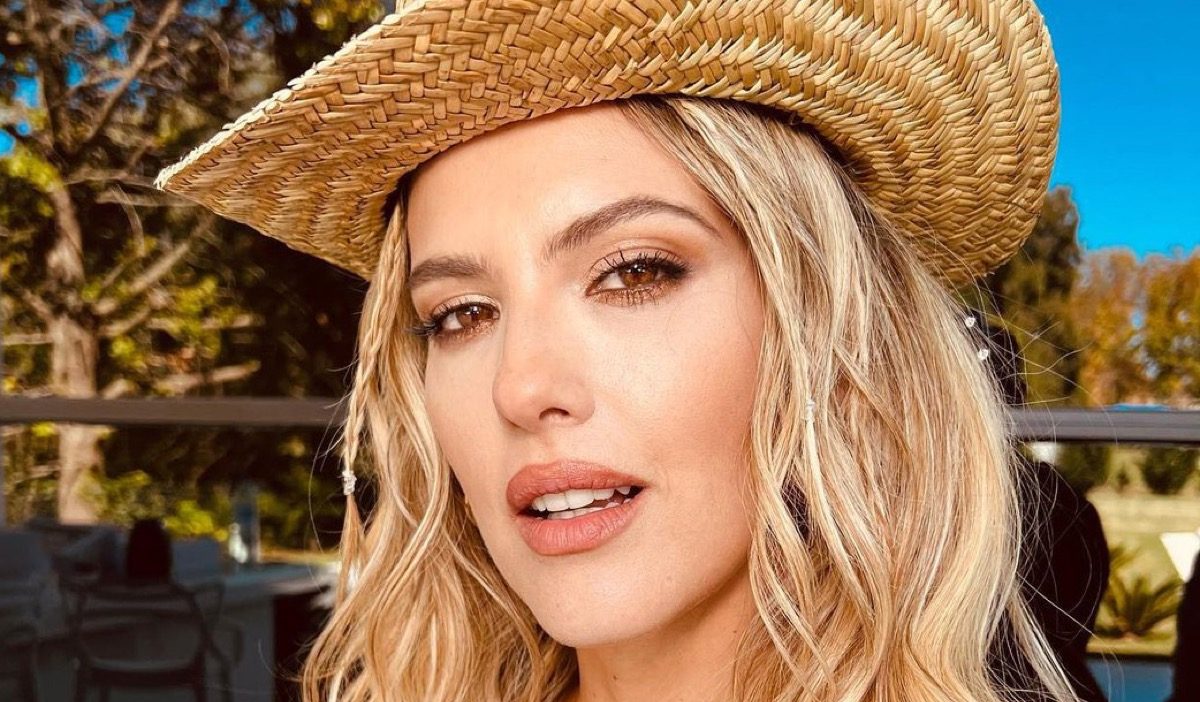 Mery del Cerro in Bathing Suit Says