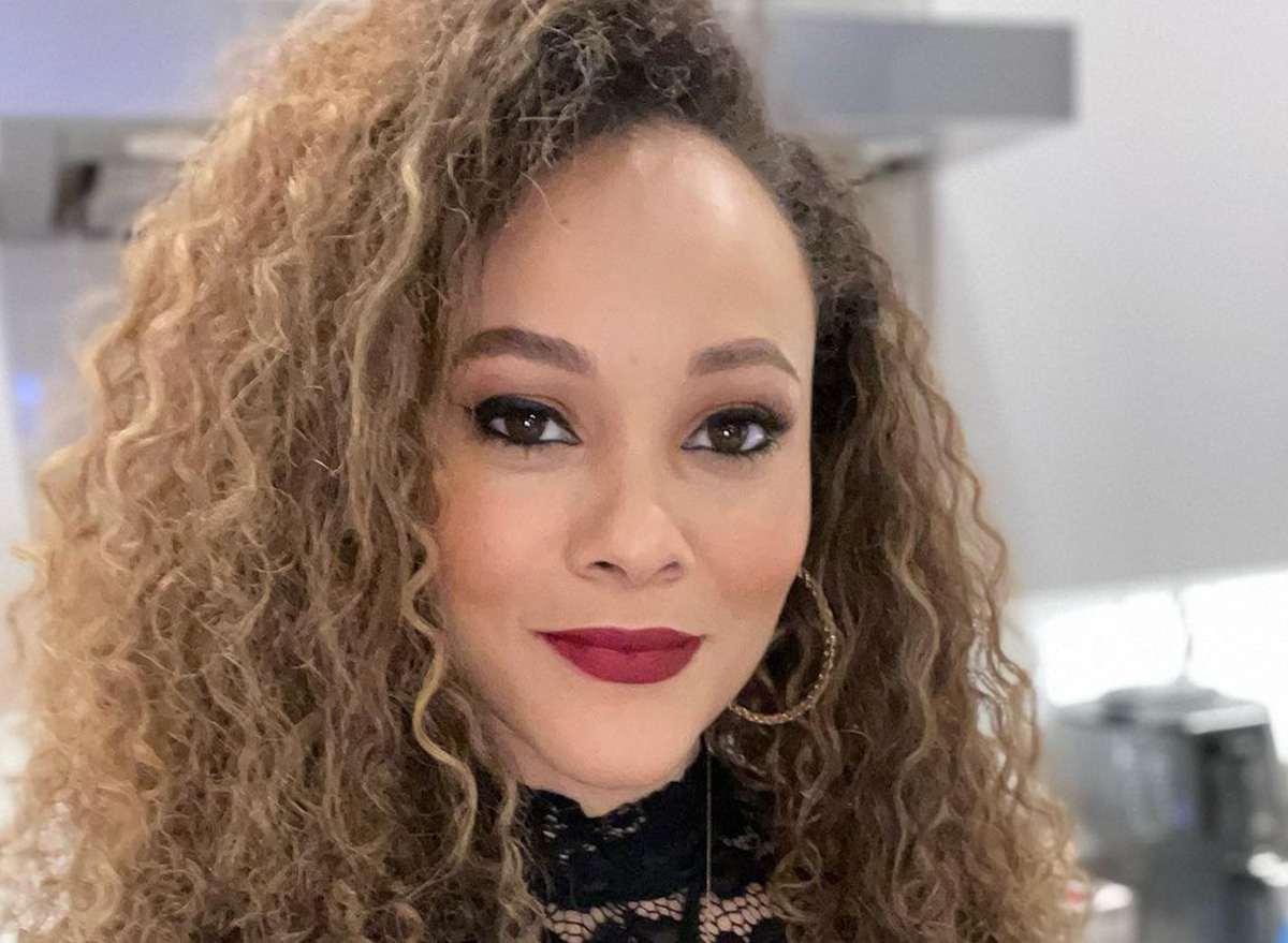 Ashley Darby Smolders in Bathing Suit Says "Someone Teach Me How to Pose" — Celebwell