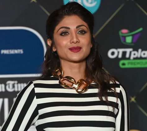 Shilpa Shetty in Bathing Suit is "Healing"