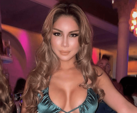 Nur Sajat in Bathing Suit Says “Morning”