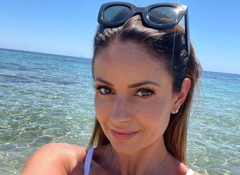 Monica Bertini in Bathing Suit Says “Lo, Emma e Bea”