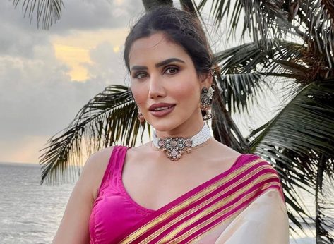 Sonnalli Seygall in Bathing Suit is “Soaking it All in” 