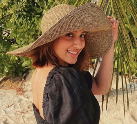 Akansha Ranjan Kapoor Shows Off Amazing Body in New Paradise Photo