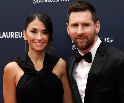 Antonela Roccuzzo in Bathing Suit Gets a “Heart” From Messi