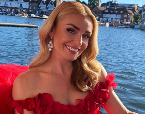 Katherine Jenkins Shares Swimsuit Video "Lake Swimming"