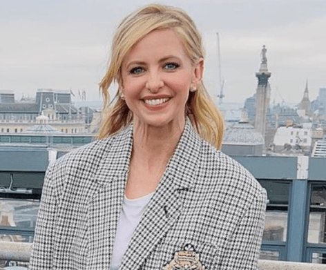 Sarah Michelle Gellar In Workout Gear Celebrates “Throwback Thursday”
