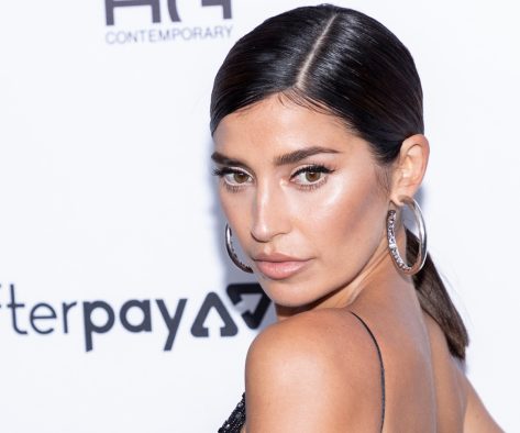 Nicole Williams English Shares Swimsuit Photo Saying “This Year … Blessings”
