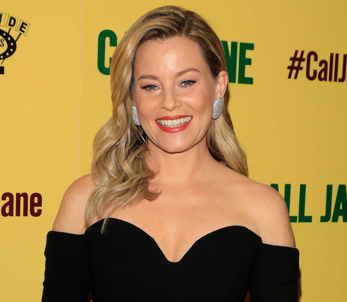 Elizabeth Banks Shares Swimsuit Photo