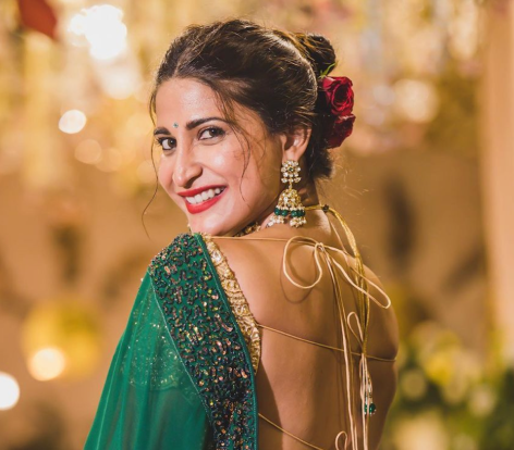 Aahana Kumra Shares Swimsuit Photo on “Sunny Sunday”
