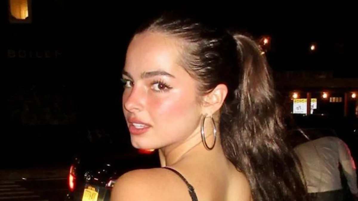 Addison Rae Shares Swimsuit Photo Sharing