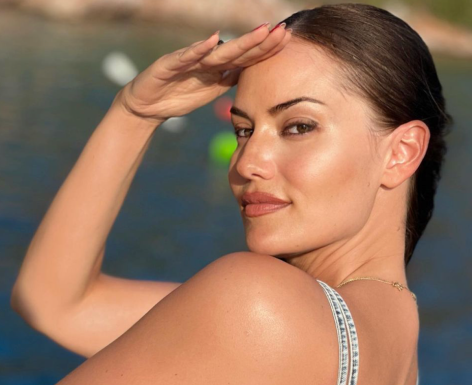 Fahriye Evcen Shares Swimsuit Photo as a "Beauty"