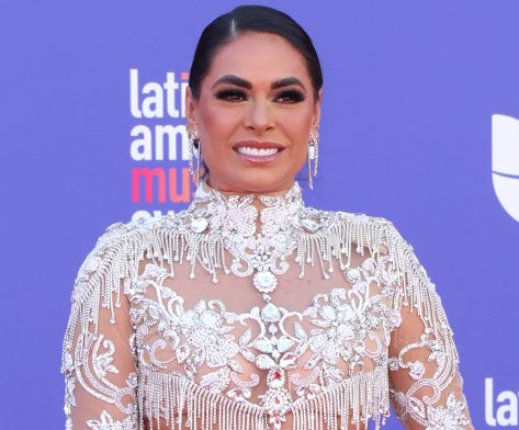 Galilea Montijo Shares Swimsuit Photo From “Happy Places”