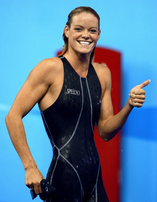 TOPSHOT - Netherlands' Inge De Bruijn jubilates after she won the women's 50m freestyle final, 27 July 2003 in Barcelona, at the 10th FINA Swimming World Championships. AFP PHOTO CHRISTOPHE SIMON (Photo by CHRISTOPHE SIMON / AFP) (Photo by CHRISTOPHE SIMON/AFP via Getty Images)