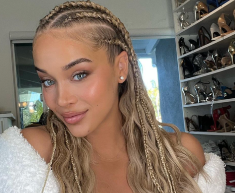 Jasmine Sanders Shares Swimsuit Photo Looking "Stunning"