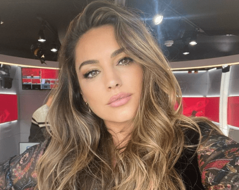 Kelly Brook Shares “Unreal” Swimsuit Photo