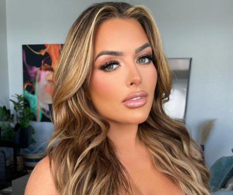 WWE’s Mandy Rose Shares Swimsuit Photo of “Yacht Tings”