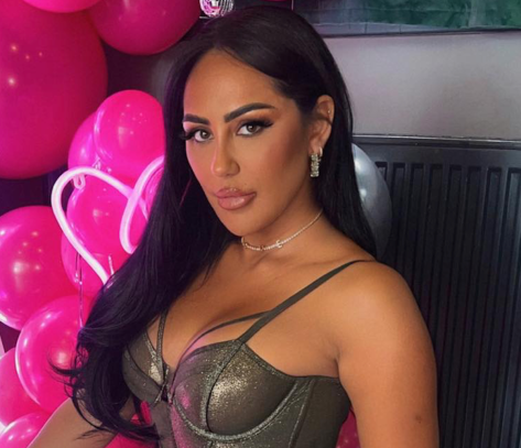 Sophie Kasaei Shares Swimsuit Photo Saying “Mentally I’m Here”