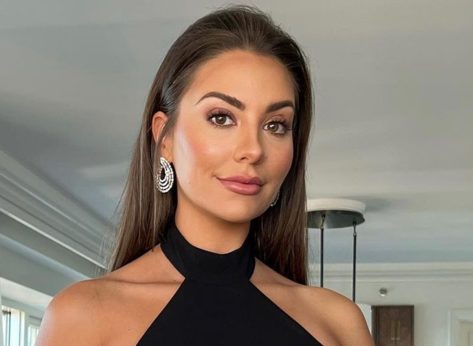 Kelley Flanagan Shares Swimsuit Photo Saying “Visit Greece”