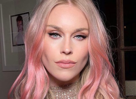 Lady Mary Charteris Shares Swimsuit Photos Asking “1, 2 or 3”