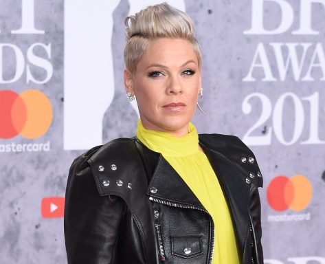 Pink Shares Swimsuit Photo in "Love Letter to Chicago" 