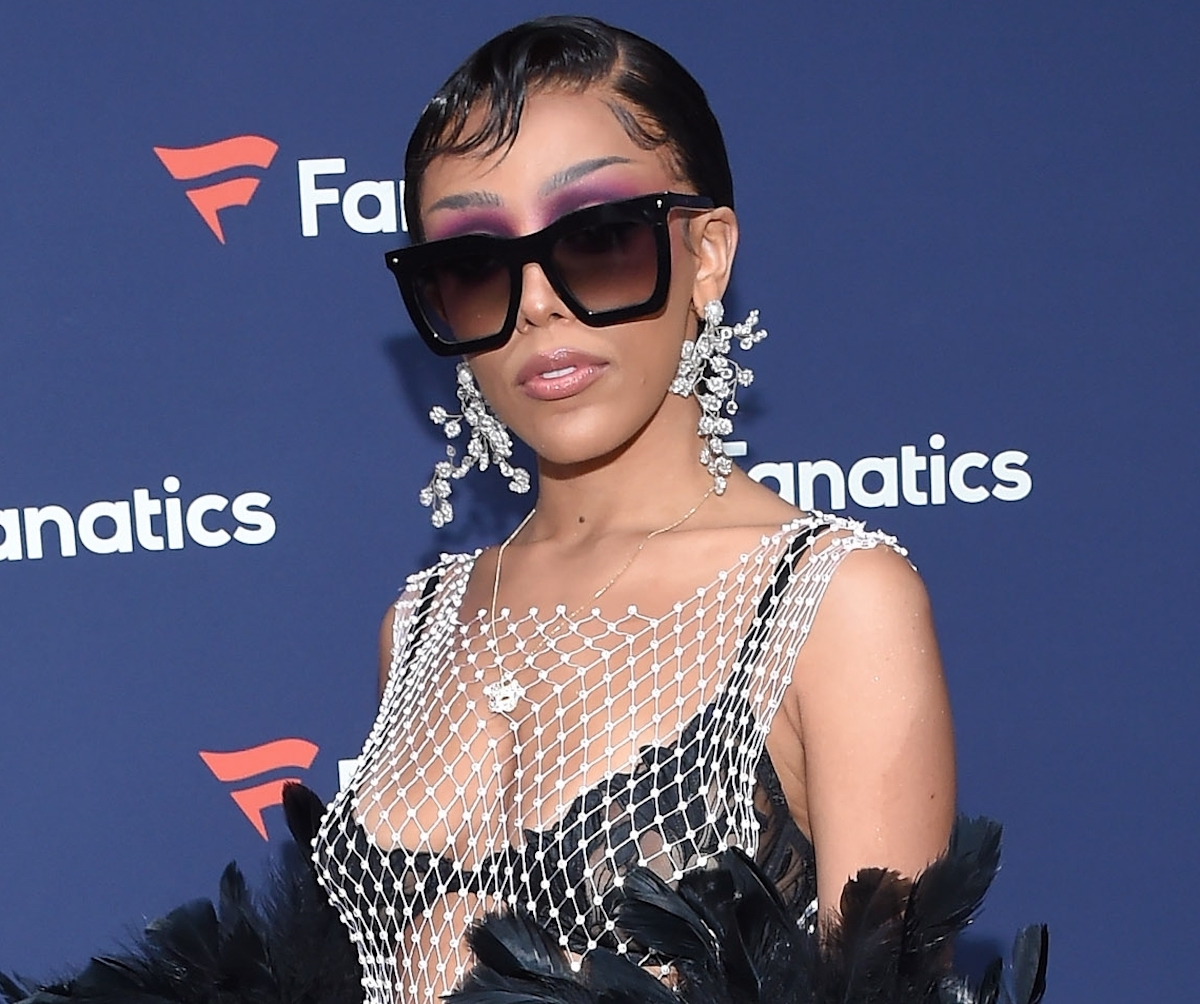 Doja Cat stuns in low-cut bra top and pleated miniskirt in sizzling new  snap from Skechers collaboration - as her album Scarlet hits #4 on the  charts