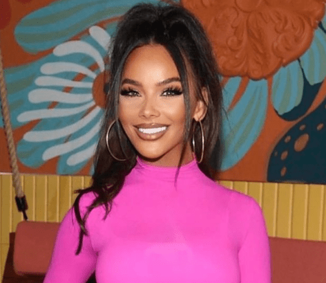 Hollyoaks Star Chelsee Healey Shares Swimsuit Photo as "Girl Mum"