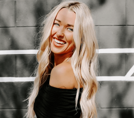 Bachelor Alum Heather Martin Shares Swimsuit Photo "Soaking Up Sun"