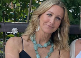Lara Spencer Shares Swimsuit Photo From Italy