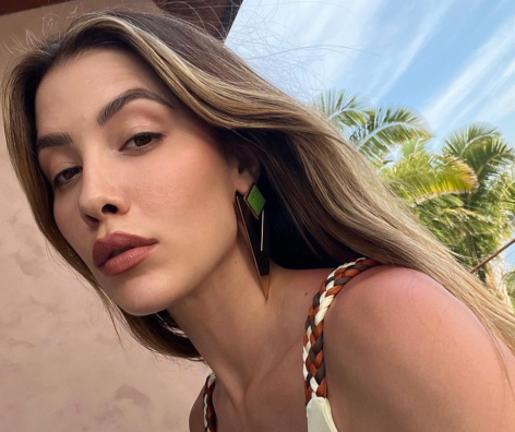 Luis Miguel’s Daughter Michelle Salas Shares Swimsuit Photo Enjoying “Summer Breeze”