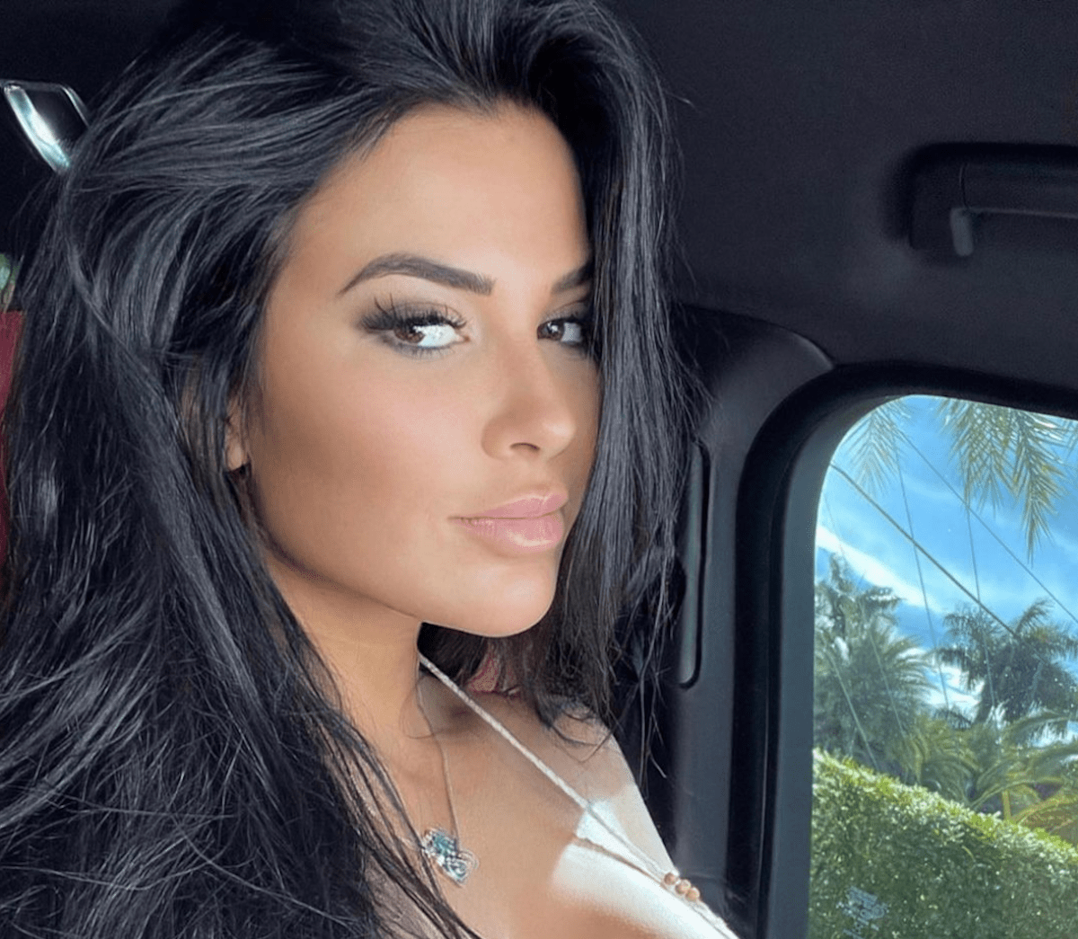 Rachel Bush Shares Swimsuit Photo From 