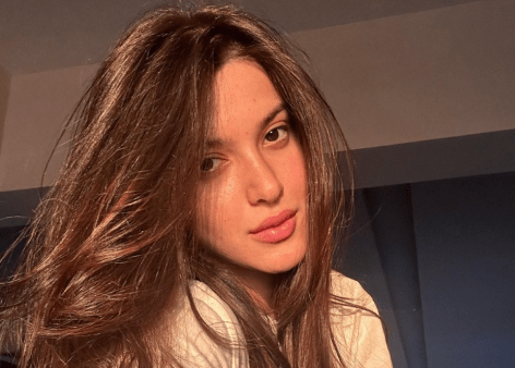 Shanaya Kapoor Shares Swimsuit Photo of "Happy Sunday"