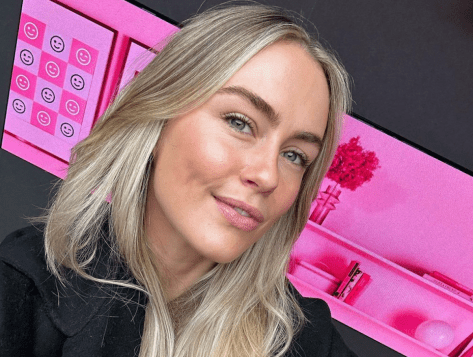 Model Steph Claire Smith Shares Swimsuit Selfie