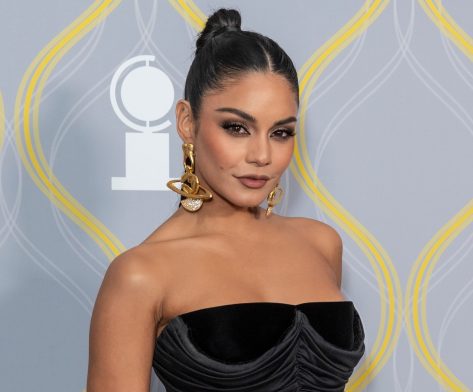 Vanessa Hudgens Shares Swimsuit Photo Hydrating