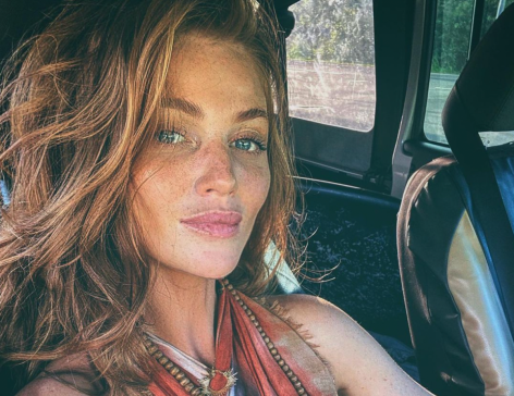 Model Cintia Dicker Shares Swimsuit Photo as "The Sun Is Back"