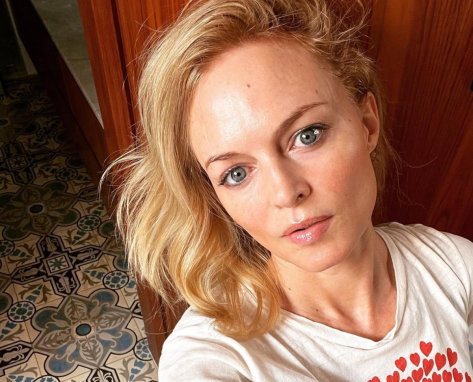 '90s Icon Heather Graham Shares Swimsuit Photo From "Italian Getaway"