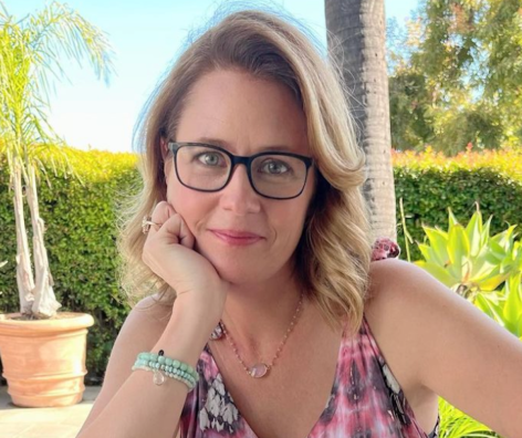 The Office Star Jenna Fischer Shares Swimsuit Photo of “Family, Fun, Food”