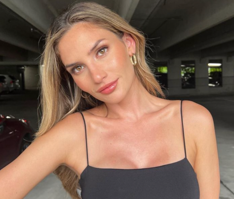 Bachelor Star Kat Izzo Shares Swimsuit Photo as “Manic But Marvelous”