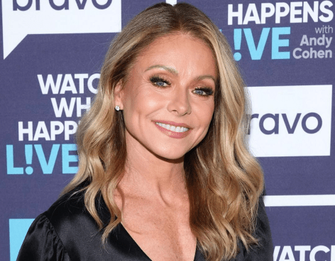 Kelly Ripa in Swimsuit Gets Birthday Tribute From Mark Consuelos