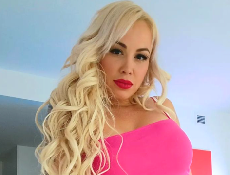 TLC Star Paola Mayfield Shares Swimsuit Photo of “Pool Day”